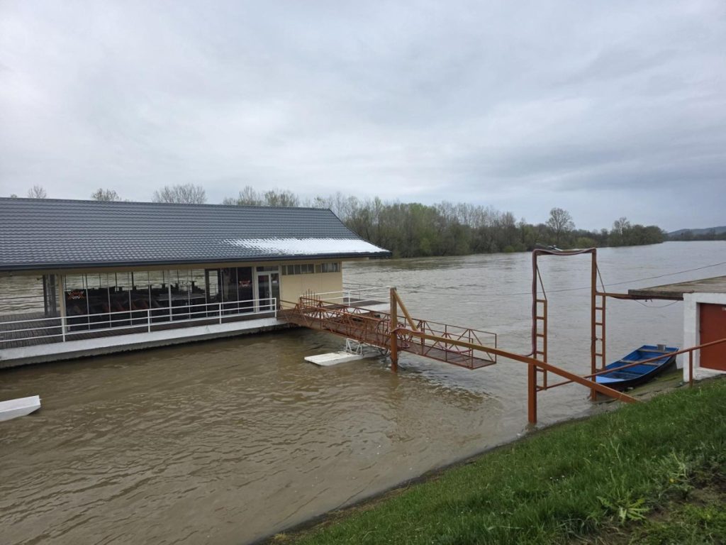 ВОДОСTАЈ УНЕ И САВЕ У ПОРАСTУ: Пријети ли Козарској Дубици опасност од поплава? (ФОТО)