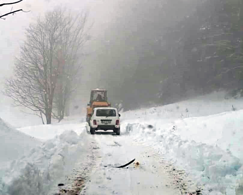 SEDAM DANA BILE ZAROBLJENE U SNIJEGU NA ZELENGORI: Žene plakale kad su ih spasioci konačno pronašli (FOTO)