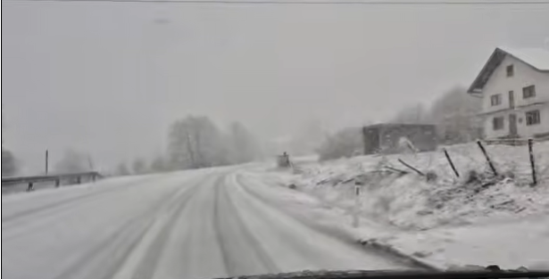 ОПРЕЗ ВОЗАЧИМА: У овом дијелу БиХ снијег замео путеве (ВИДЕО)
