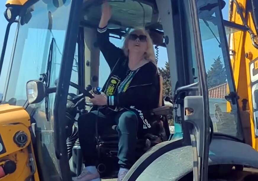 ZORICA MARKOVIĆ NA BAGERU: Pjevačica ne staje i pored zdravstvenih problema