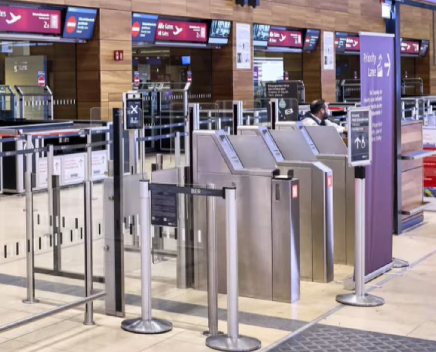 ŠTRAJK RADNIKA PARALISAO AERODROM U BERLINU: Otkazano preko 400 letova (VIDEO)