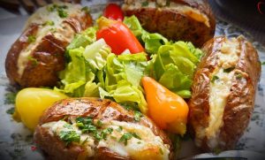 РЕЦЕПТ ЗА ПУЊЕНИ КРОМПИР: Одличан додатак или као самостално јело