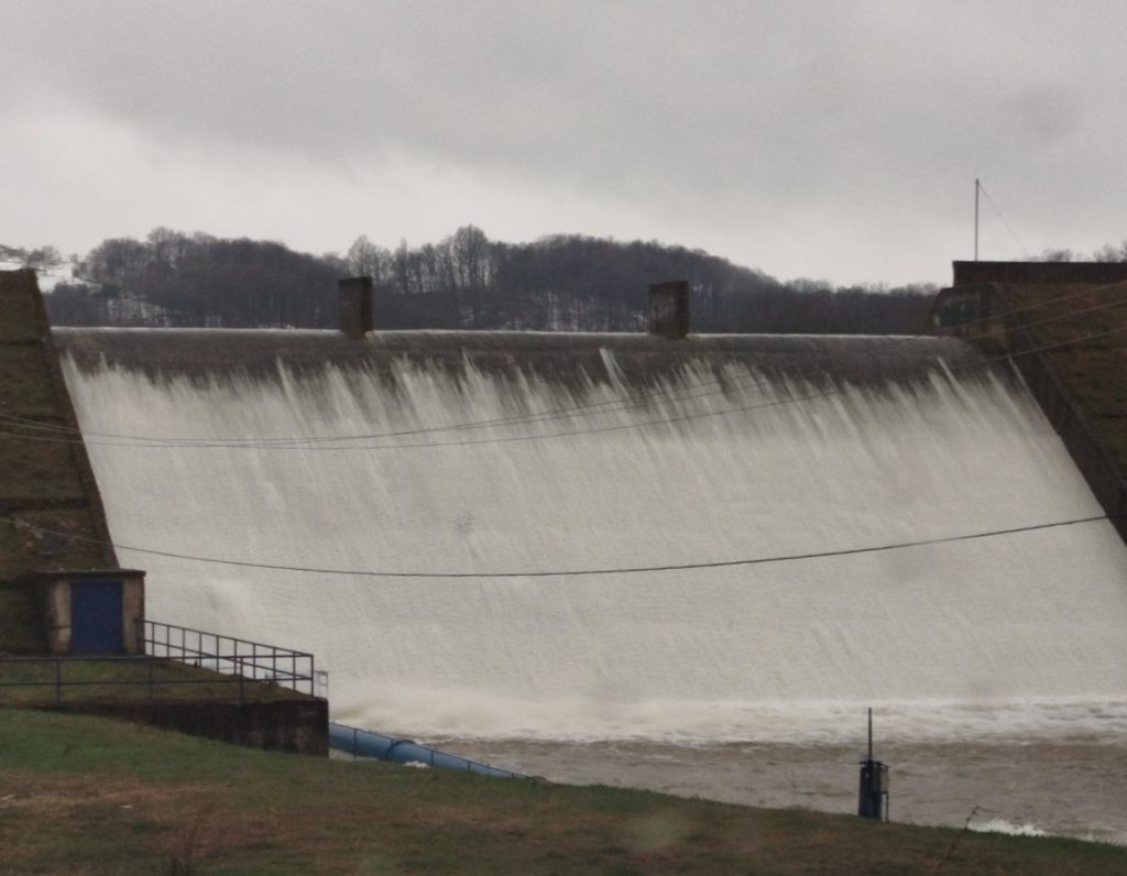 PRELILA SE BRANA KOD PRNJAVORA: Službe na terenu, građani da budu na oprezu (FOTO)