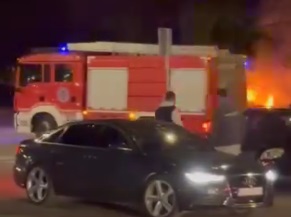 ОВО ЈЕ ТРЕЋИ СЛУЧАЈ ЗА ПАР ДАНА: Горио аутомобил у Брчком (ВИДЕО)