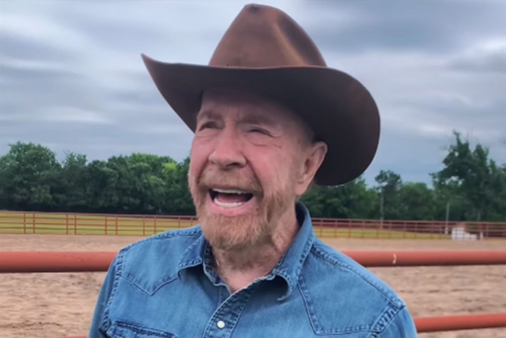 ČAK NORIS HITNO HOSPITALIZOVAN: Incident na ostrvu Hauai (FOTO)