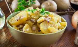 KROMPIR SALATA NA MEDITERANSKI NAČIN: Lagana i osvježavajuća promjena