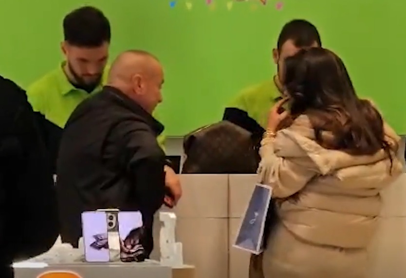 ЂАНИ „УХВАЋЕН“ У ШОПИНГУ СА СЛАЂОМ: Ево како се познати фолкер осјећа након операције