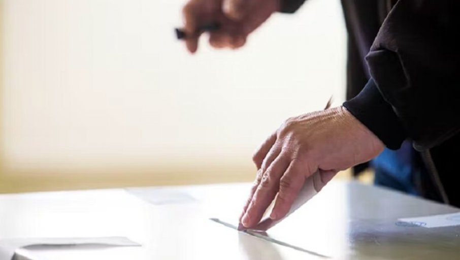 BIRALIŠTA OTVORENA: Počeli lokalni izbori u 10 samouprava u Srbiji