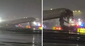 ПОГИНУЛА ДВА ПОЛИЦАЈЦА: Авион са 100 путника ударио у возило