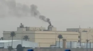 ЕКСПЛОЗИЈА У БАГДАДУ: Пројектил погодио америчку амбасаду (ВИДЕО)