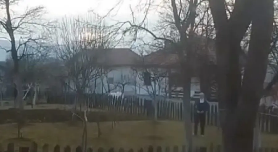 „PSUJE MI DIJETE, PRIJETI KLANJEM I SKIDA SE GO“: Porodica iz Kaknja prijavila komšiju policiji zbog svakodnevnog terora (VIDEO)