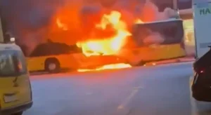 UŽAS U ŠVAJCARSKOJ: Muškarac se polio benzinom i zapalio u gradskom autobusu, šestoro mrtvih