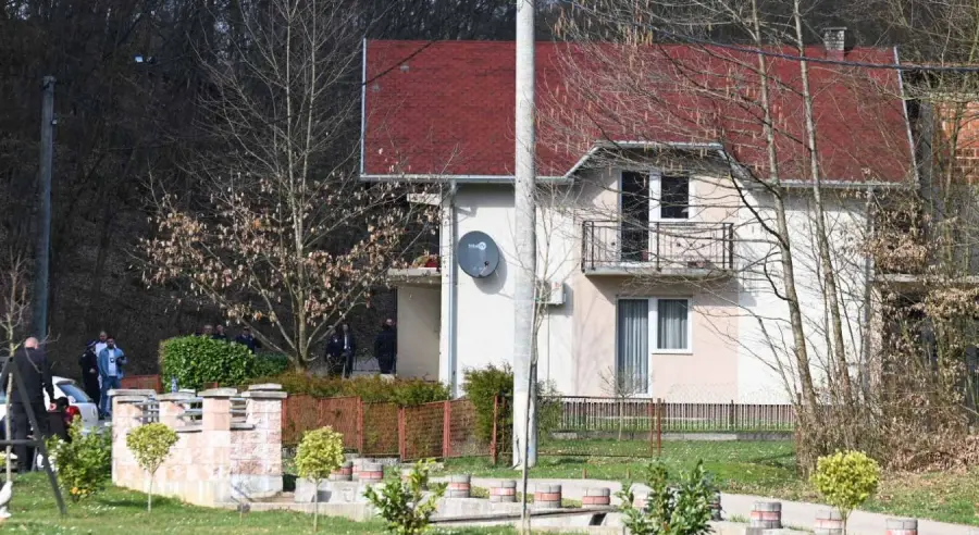 DETALJI TRAGEDIJE U ŠUŠNJARIMA: Sin pogođen s tri hica, otac imao ranu na glavi