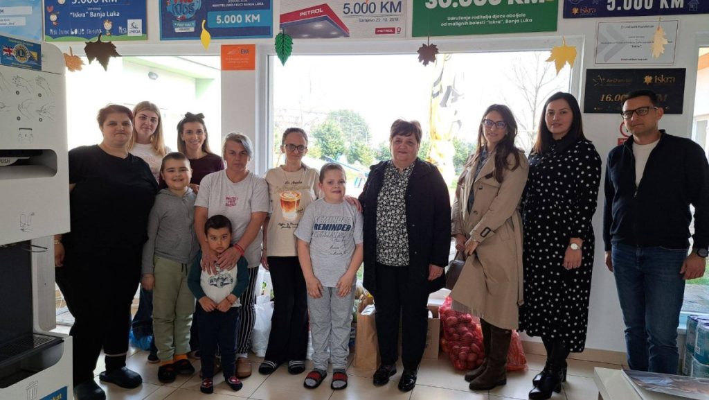 NAJVAŽNIJA LEKCIJA DOBROTE I HUMANOSTI: Učiteljica novac od svog „poklona“ donirala Udruženju roditelja djece oboljele od malignih bolesti „Iskra“ (FOTO)