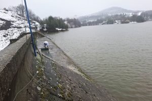 ПОДНИЈЕТА КРИВИЧНА ПРИЈАВА: Рибарска мрежа на брани језера Дренова код Прњавора угрозила функционалност прелива