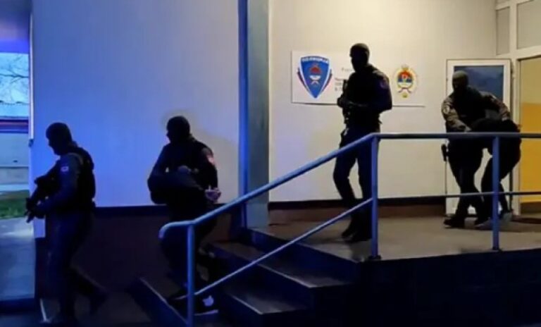 РАНИЈЕ ХАПШЕН ЗБОГ УБИСТВА РАДНИКА ОБЕЗБЈЕЂЕЊА: Објављен снимак спровођења Немање Миљковића у бањалучко тужилаштво (ВИДЕО)