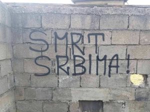PRIJETEĆE PORUKE SRBIMA U FBiH: Najoštrije osude vandalizma u Centru za obuku u Pazariću (FOTO)