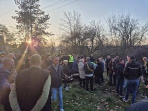 ПРОТИВЕ СЕ БЕТОНИЗАЦИЈИ НАСЕЉА: Мјештани Старчевице изашли на протест