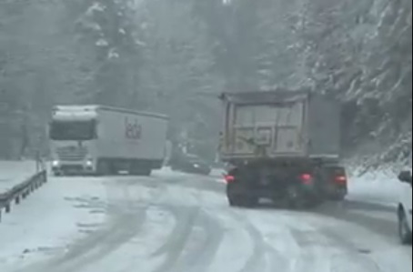 KOLAPS ZBOG SNIJEGA: Na ovom putu u BiH otežan saobraćaj (VIDEO)