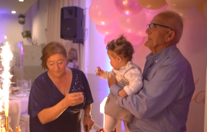 PREKO DVIJE DECENIJE SE BORILI ZA POTOMSTVO: Sonja (57) i Marko (69) proslavili kćerkin 1. rođendan