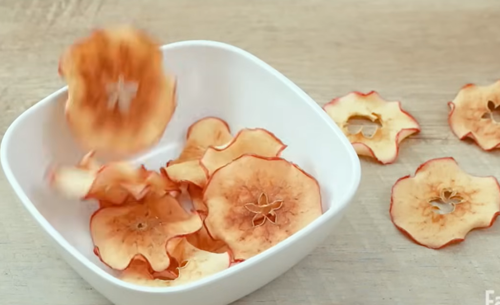 НЕ БАЦАЈТЕ СТАРЕ ЈАБУКЕ: Доносимо вам два супер укусна и здрава рецепта