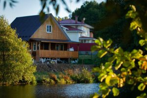 НАЈМАЊЕ 5.000 ОБЈЕКАТА ИЗГРАЂЕНО НА ВОДОПЛАВНОМ ЗЕМЉИШТУ: Српска уводи порез власницима нелегалних викендица