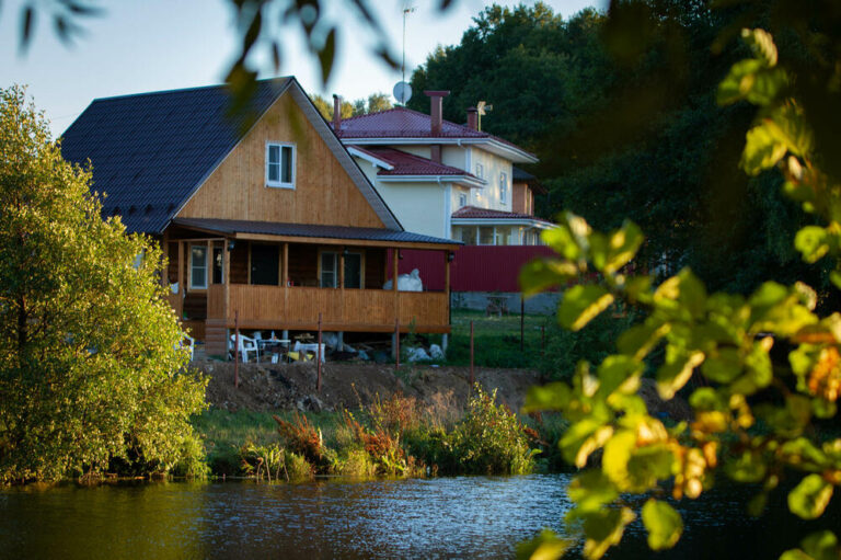 NAJMANJE 5.000 OBJEKATA IZGRAĐENO NA VODOPLAVNOM ZEMLJIŠTU: Srpska uvodi porez vlasnicima nelegalnih vikendica