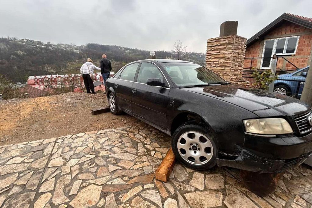 UGROŽENI OBJEKTI: Pokrenulo se klizište u banjalučkom naselju (FOTO)