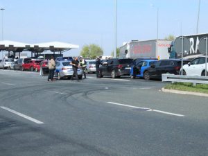 KOLONA DUGA KILOMETRIMA: Lančani sudar kod graničnog prelaza