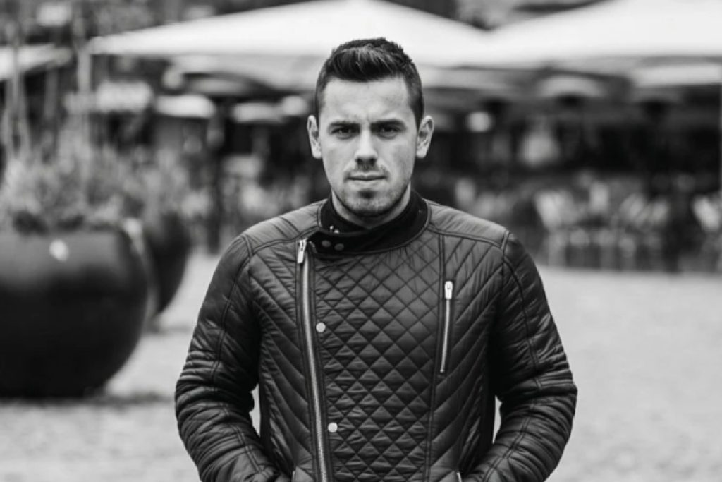 ТУГА У ВИТЕЗУ: Преминуо млади фудбалер током утакмице (ФОТО)