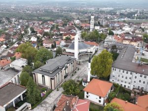 SVAKI MALIŠAN ĆE DOBITI SVOJ DOM: Privrednik iz Dervente, Dodik i Elek obezbijedili stanove za troje djece nastradalog sveštenika Nenada Mitrića i njegove supruge