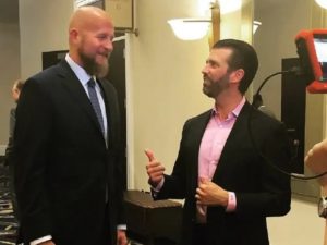 РАМЕ УЗ РАМЕ СА ПРЕДСЈЕДНИКОМ АМЕРИКЕ: Бред Парскал, политички савјетник и геније Трампових кампања, такође дошао у Бањалуку (ФОТО)