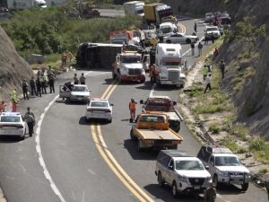 ЛАНЧАНИ СУДАР НА АУТО-ПУТУ: Учествовало 75 возила