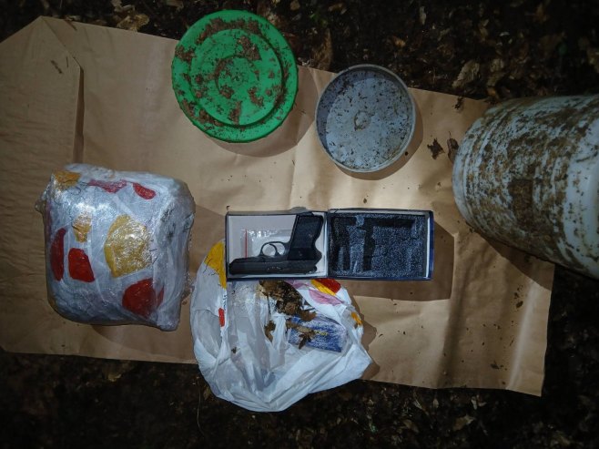 АКЦИЈА „ИСАЈДЕР 2“: У Бањалуци одузета дрога, новац и пиштољ