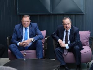 PRIJATELJSTVO KOJE TRAJE I U TEŠKIM VREMENIMA: Dodik ugostio Dačića (FOTO)
