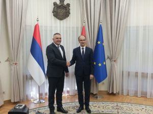 MINIĆ SA MACUTOM U BEOGRADU: Počeo sastanak