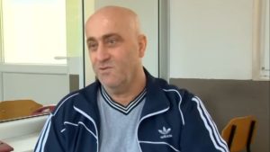„UBIO SM TROJICU, I ČETVRTOG BI AL JE POBJEGAO“  Fikret Hadžić izlazi iz zatvora nakon 24 godine (VIDEO)