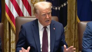 TRAMP SE HITNO OGLASIO: Evo šta se dešava sa pilotom američog aviona oborenog u Iranu