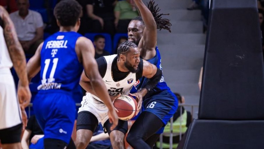 PARTIZAN IZGUBIO U ABA LIGI I PAO SA VRHA TABELE: Budućnost poslije velike borbe srušila crno-bijele