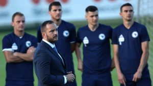 СРБИ ИЗБАЧЕНИ ИЗ РЕПРЕЗЕНТАЦИЈЕ БОСНЕ И ХЕРЦЕГОВИНЕ? Због химне „Боже правде“ остао без Мундијала, огласио се и Вицо Зељковић (ФОТО)