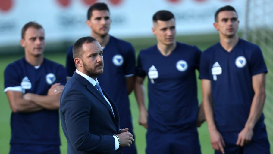 SRBI IZBAČENI IZ REPREZENTACIJE BOSNE I HERCEGOVINE? Zbog himne „Bože pravde“ ostao bez Mundijala, oglasio se i Vico Zeljković (FOTO)
