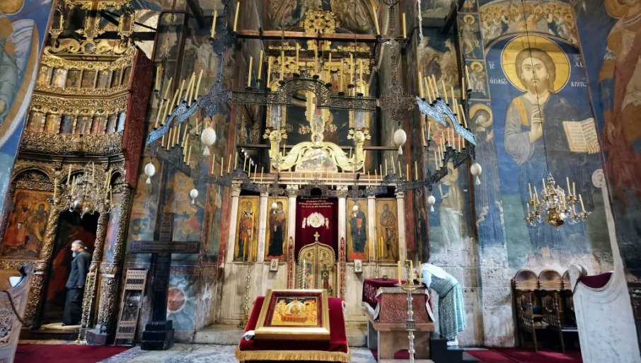 I VOJNICI KFORA PRELAZE U PRAVOSLAVLJE „Novosti“ u Visokim Dečanima: Ovdje se susreću zemlja i nebo, vidi da Bog zaista postoji (FOTO)