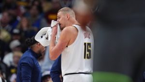 SNIMAK KOJI ĆE VAS RANIJEŽITI: Ognjena „ukrala“ šou Nikoli Jokiću (VIDEO)