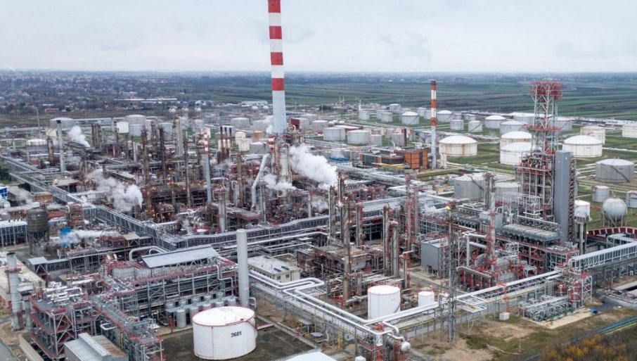 OGLASIO SE MOL O RAFINERIJI U PANČEVU: Mađarska naftna kompanija MOL saopštila je da će dugoročno zadržati rafineriju u Pančevu ako postane većinski vlasnik Naftne industrije Srbije (NIS).