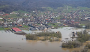 IZLILA SE SPREČA: Područje Gračanice pod vodom, proglašeno vanredno stanje (VIDEO)