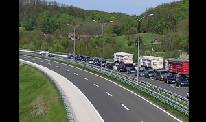 POGINUO MOTOCIKLISTA: Poznati detalji teške nesreće na auto-putu „9. januar“ kod Prnjavora