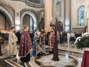 VJERNICI SE OKUPILI U SARAJEVU: Mitropolit Hrizostom služio večernju molitvu u Sabornoj crkvi Rođenja Presvete Bogorodice