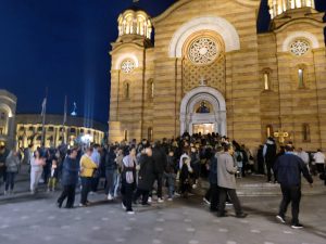 IZNESENA PLAŠTANICA: Večernja molitva u Hramu Hrista Spasitelja u Banjaluci