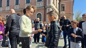 „ЈАЈАРИЈАДА“ У БИЈЕЉИНИ: Најмлађи показали ко има најтврђе а ко најљепше јаје (ФОТО)