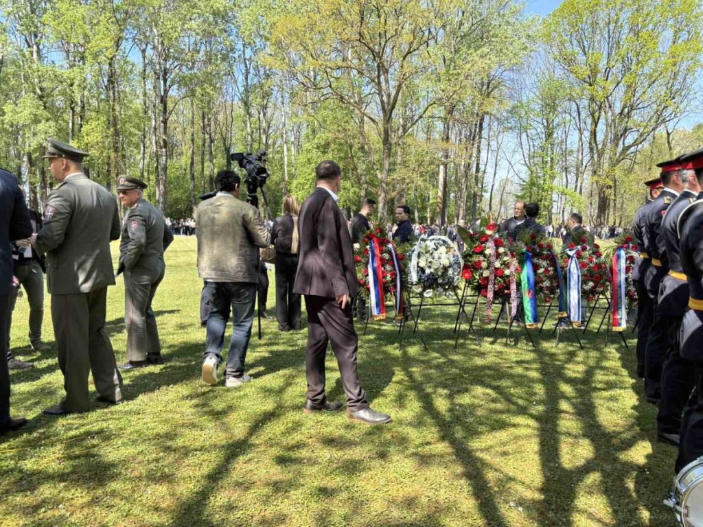 DAN SJEĆANJA NA ŽRTVE GENOCIDA: Centralni dio obilježavanja u Donjoj Gradini (FOTO)